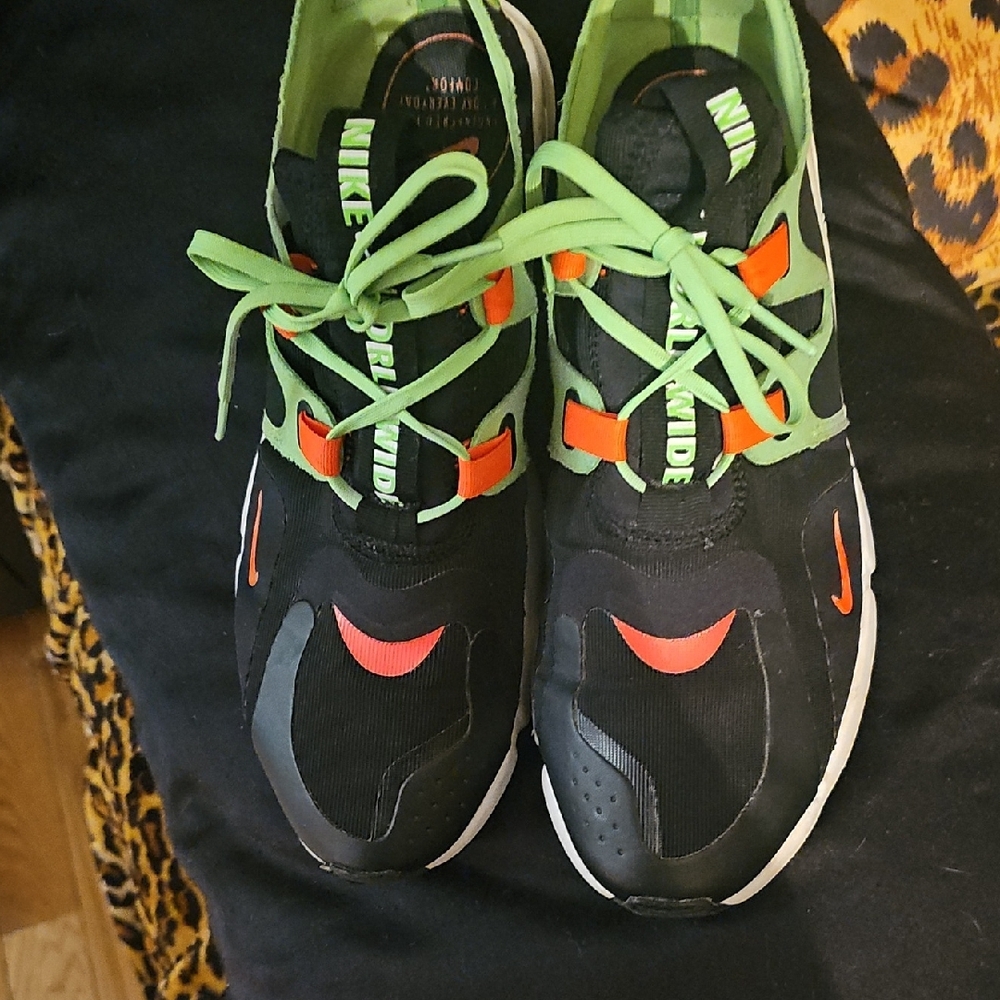 Nike Black and Green Athletic Shoes with Mesh Upper